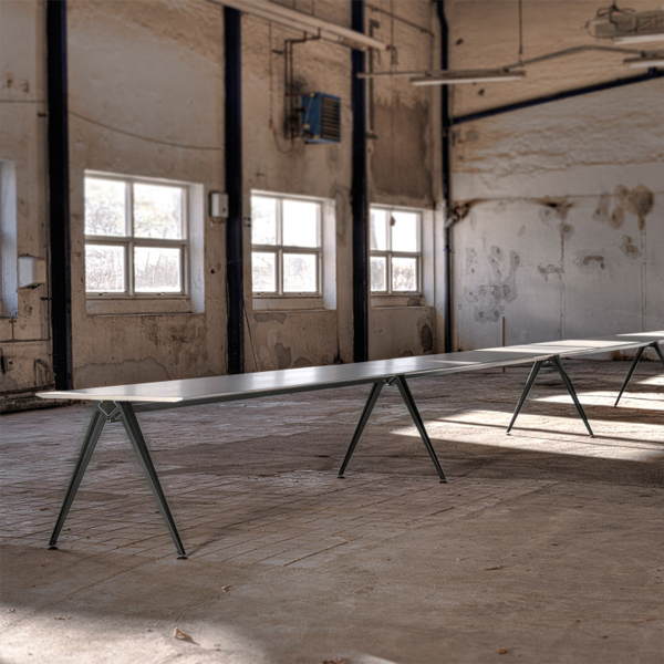 Billede af Mødebord langt med mulighed for at opsætte et uendeligt langt mødebord. Det prisvindende ben system bærer bordplader op til 299 cm længde.