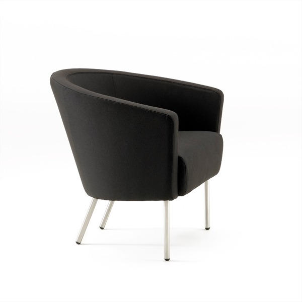 Billede af Loungestol BOAT, en flot stol med en blød og behagelig siddekomfort i høj kvalitet. Stolens sæde polstring er opbygget med posefjedre.