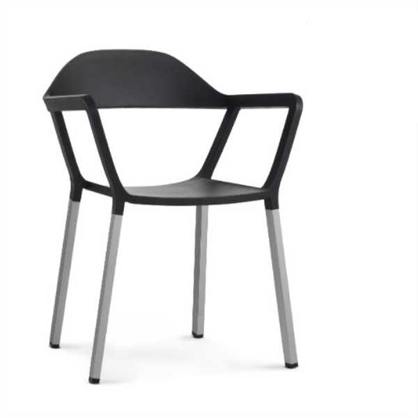 Billede af Mødestol P77 er en anderledes stol udført i en kombination af PUR skum og aluminium. Kan også anvendes som terrassestol, med moderne udtryk.