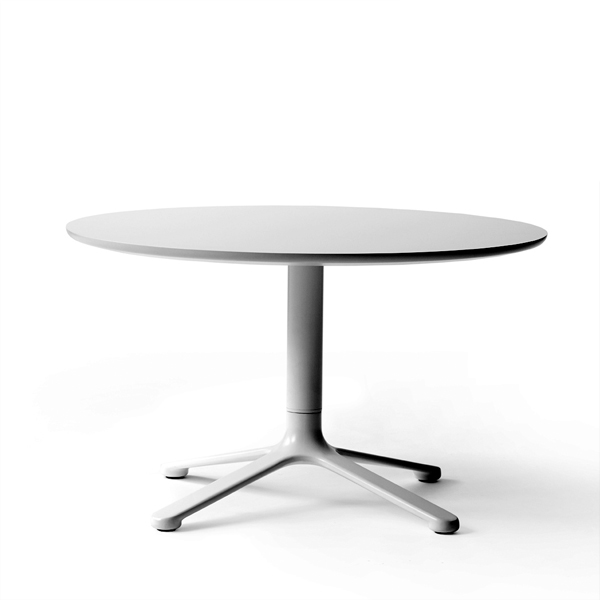 Billede af Loungebord PlusHalle Scoop, et enkelt, rundt sidebord, som passer ind i den moderne indretning. Bordet fås i to højder, med hvid bordplade.