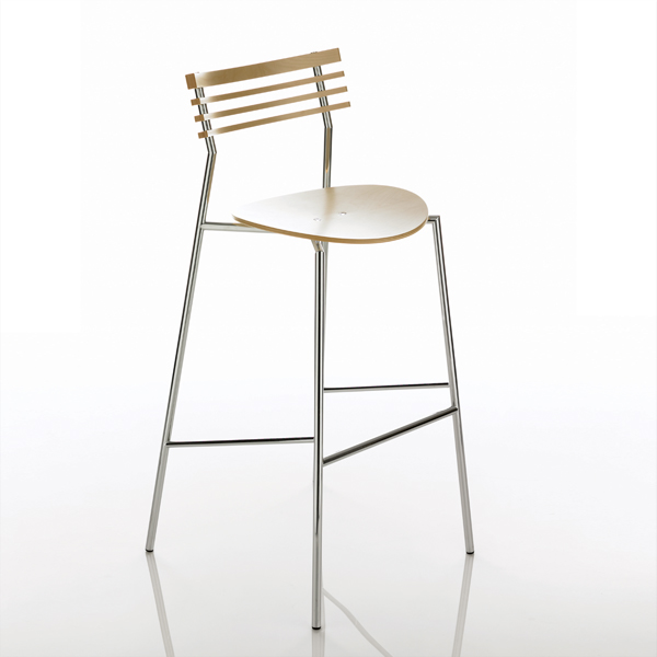 Billede af Barstol Rail, velegnet til højborde. Stolen er elegant dansk design i lakeret birk eller sortlakeret ask. Kan stables. Fås med polstret sæde.