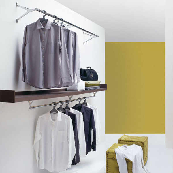 Billede af Bøjlestang CamA, en modulær garderobe stang,kan monteres på væggen eller i loftet, kan forlænges efter behov. Bøjler og kroge som tilbehør.