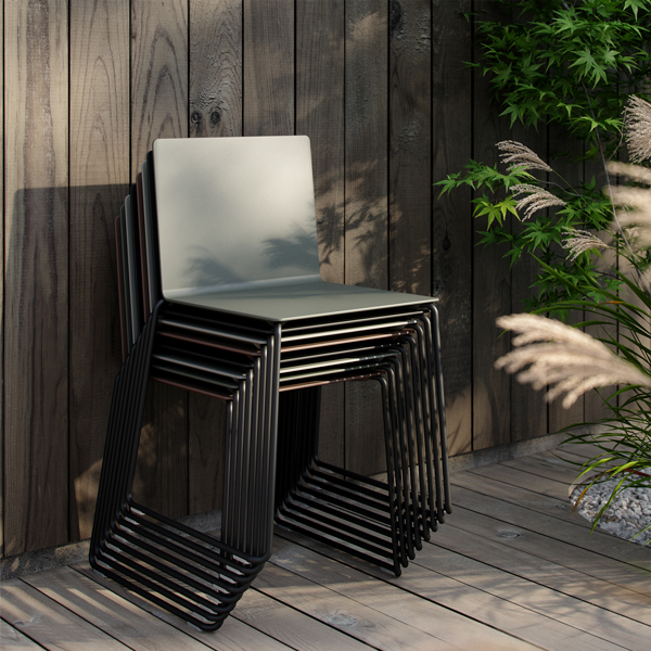Billede af Dry udendørs stol, en stabelstol i stramt design, og overraskende god siddekomfort. Udført i PUR skum, gennemfarvet, kan leveres i 6 farver.
