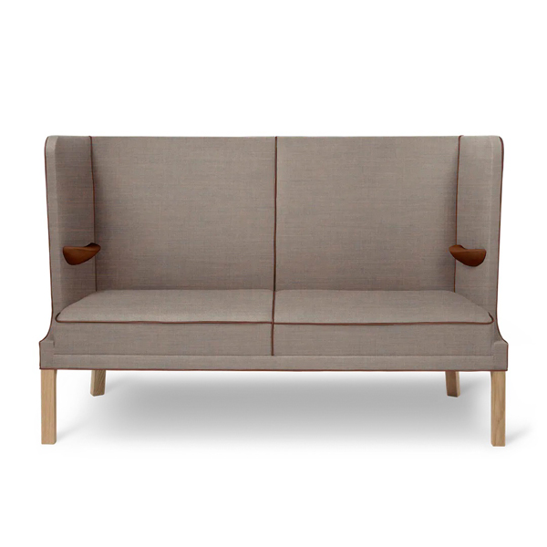 Billede af Coupé sofa af Frits Henningsen, skabt i 1936, men virker nu som forløberen for de room-in-room sofaer, der er så populære i dag. Coupé sofaen kan sagtens måle sig med de nyere modeller.