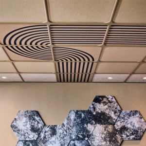 Billede af Addon Ceiling, der passer til loftssystem T-24. Gør loftet lidt mere spændende med disse metalprofiler, og tilfør lokalet helt nye detaljer.