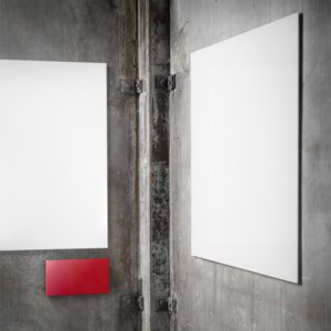 Billede af Whiteboard Air tavle uden kantliste. WB-tavlen er med flotte fasede kanter, hvilket giver den et helt stramt design.