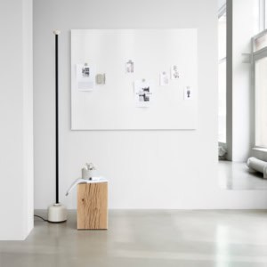 Billede af Whiteboard Air tavle uden kantliste. WB-tavlen er med flotte fasede kanter, hvilket giver den et helt stramt design.