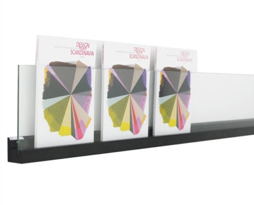 Billede af brochure display med glasfront lodret eller skråtstillet. Fås i flere længder med glas i flere højder.
