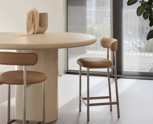 Billede af Font barstole. Polstret og af dansk design fra Møbel Copenhagen. Fås også med armlæn og i 2 højder.