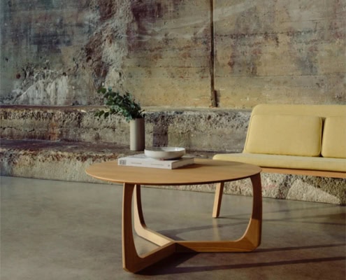 Billede af Lili loungeborde, småborde af dansk design fra Møbel Copenhagen. Fås i olieret eg eller sortlakeret ask. Bordene fås i tre størrelser.