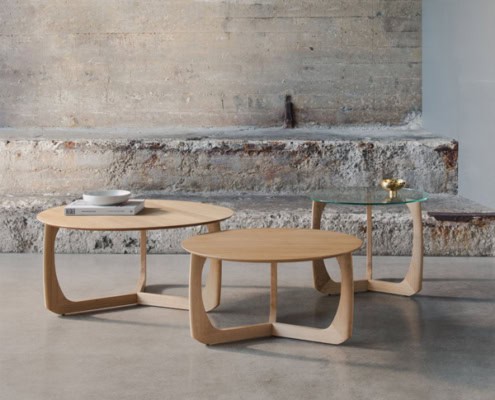 Billede af Lili loungeborde, småborde af dansk design fra Møbel Copenhagen. Fås i olieret eg eller sortlakeret ask. Bordene fås i tre størrelser.