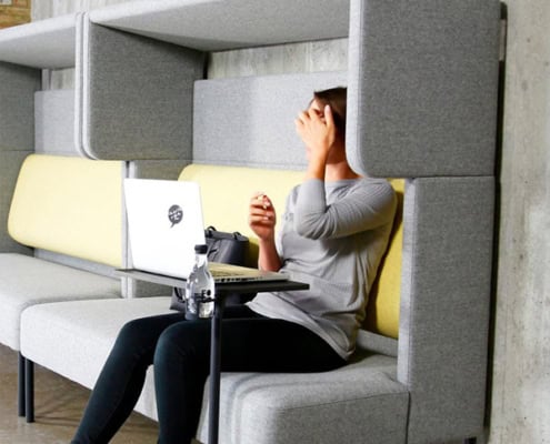 Billede af Akustikdæmpende sofa, som fås med lav ryg, og med tre muligheder for højdeudvidelse.