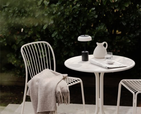 Billede af Blossi Mini bordlampe, som oplades med USB-C stik. Også egnet udendørs.