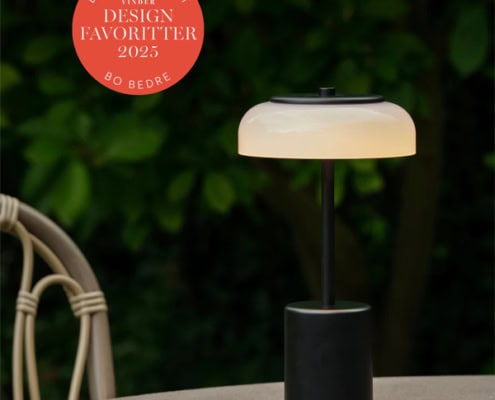 Billede af Blossi Mini bordlampe, som oplades med USB-C stik. Også egnet udendørs.