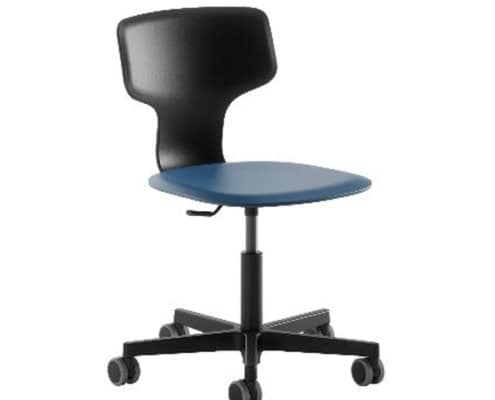 Billede af IF Chair skolestol, fremstillet af genbrugsplast med hjul i sortlakeret eller poleret aluminium. Sæde/ryg fås i 4 farver.