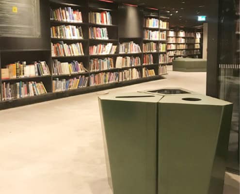 Billede af Fleksibel kildesortering Kite. Spandene fås i to størrelser, og de mindste fås med vægbeslag. Låg med relevante åbninger.
